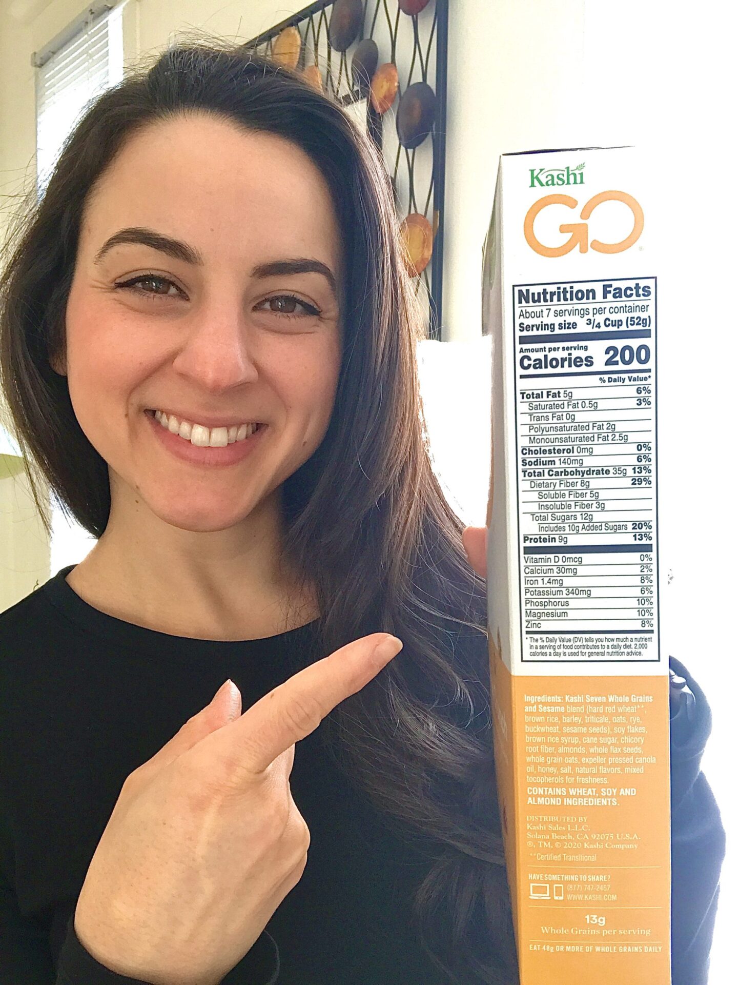 woman registered dietitian nutritionist pointing to kashi go lean cereal label